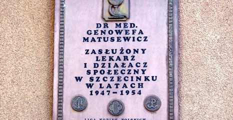 Na ścianie szpitala znajduje się tablica "pierwszy lekarz i zasłużony działacz społeczny w Szczecinku w latach 1947-  1954” Kogo wspomina tablica ?