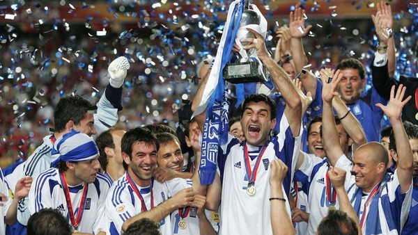 C'est la surprenante Grèce qui remporte cet Euro. Qui était son adversaire en finale ?