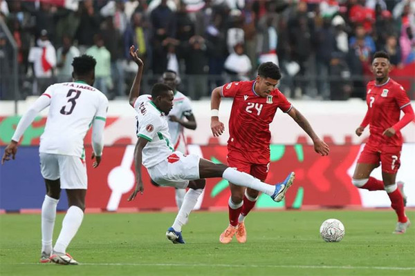 Dans ce même Groupe, quelle équipe se qualifie également pour les 8èmes de finale ?