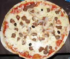 Quelle viande est rajoutée à la pizza dans la cannibale ?