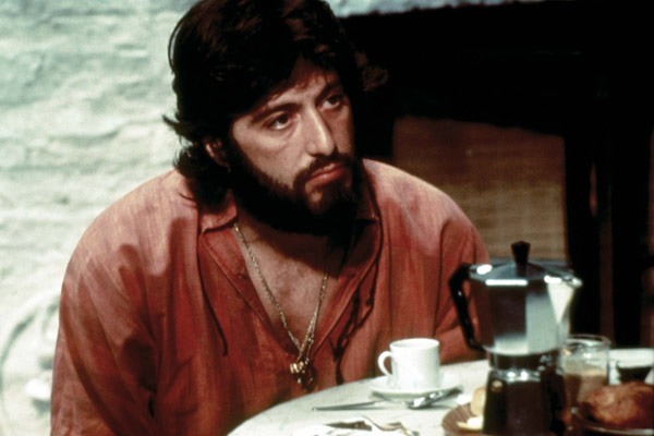 Dans quel film de 1973 Al Pacino joue-t-il le rôle d'un policier intègre ?