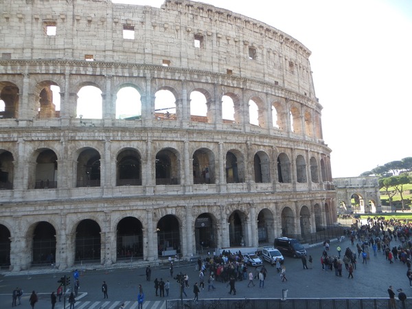 Dans quelle capitale européenne se trouve le Colisée ?