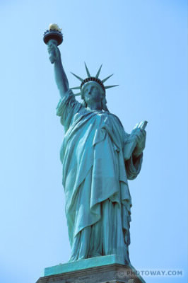 Sur quelle île de Manhattan se situe Lady Liberty ?