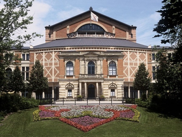 A quel type d'oeuvre est consacré le festival de Bayreuth ?