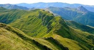 Le massif du Cantal est :