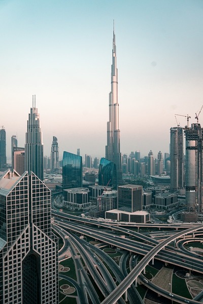 Combien de mètres mesure la Burj Khalifa à Dubaï ?