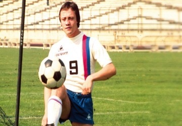 L'Olympique Lyonnais a été le premier club de la carrière professionnelle de Bernard Lacombe.