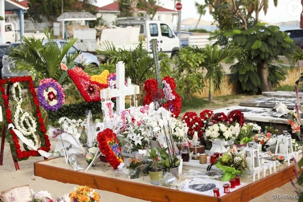 Johnny Hallyday est enterré sur l'île de Saint-Barthélémy, dans les Antilles. Quel est le nom du cimetière ?