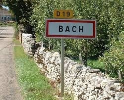 Dans quel département se situe Bach ?