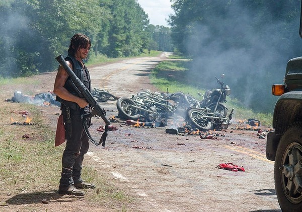 De quel chef de bande Daryl a-t-il fait exploser le groupe à l'aide d'un lance-roquettes ?