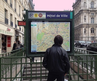 Dans quel arrondissement de Paris se trouve la station de métro "Hôtel de Ville" ?