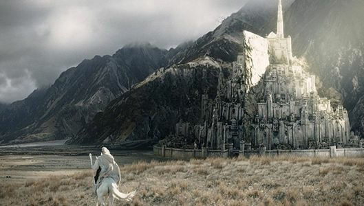 Quel est ce célèbre Château/Cité Forteresse que l'on peut voir dans "Le Seigneur des Anneaux" ?