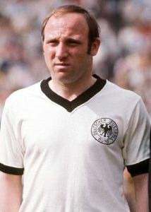 Buteur lors de 4 Coupes du Monde différentes, quel Mondial Uwe Seeler a-t-il remporté ?