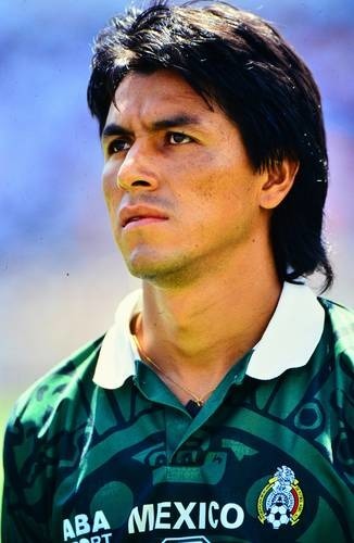 Recordman des sélections (178 caps) avec le Mexique surnommé "El Emperador" ?
