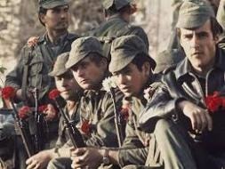 Comment à t-on appelé la révolution du 25 avril 1974 qui mis fin à la dictature salazariste ?