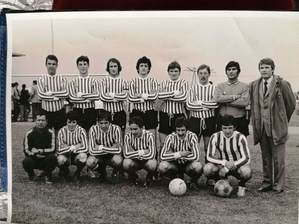 Au début des années 70, dans quel club le jeune Dominique Rocheteau a-t-il fait ses gammes en junior ?