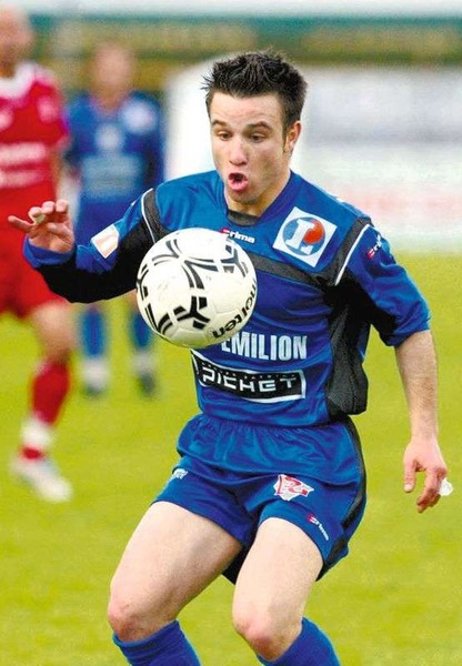 Alors qu'il vient d'accéder à la Ligue 2 avec son club de Libourne Saint-Seurin en 2006, quel club de Ligue 1 décide de l'engager ?