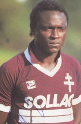 En 1986, ce sénégalais du FC Metz termine meilleur buteur du Championnat. Il s'agit de :