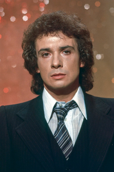 En 1972, à qui Michel Sardou disait-il bonsoir ?