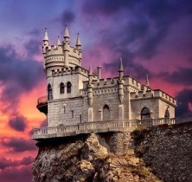 Situé sur les bords de la Mer Noire, en Crimée, ce château est désormais géré par la Russie :