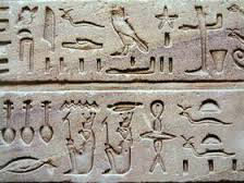 De quand date la naissance de l'écriture hiéroglyphique ?