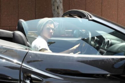 Complète : Harry et..........sont les seuls à conduire