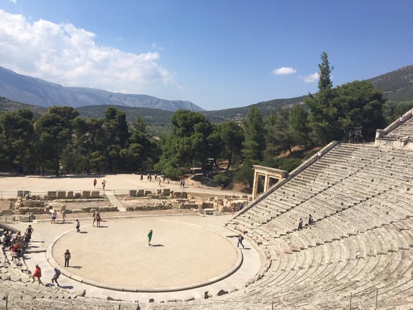 En Grèce, le site d'Épidaure est célèbre pour...