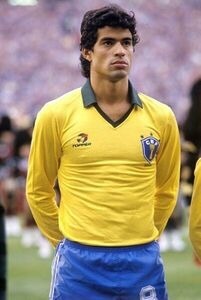 Il est sélectionné avec l'équipe du Brésil pour participer au Mondial 90.