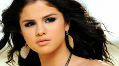 Début novembre 2012, Selena a quitté son petit ami qui l'était depuis décembre 2010. Qui est-ce ?