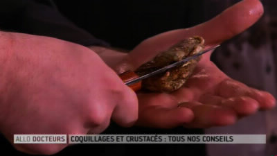 Une question de saison, pour commencer : combien de français arrivent chaque année aux urgences à la suite d’un accident d'ouverture d'huîtres ?