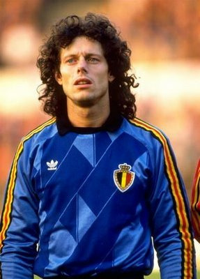 Légende du Football belge et du Benfica, il s'agit de ?