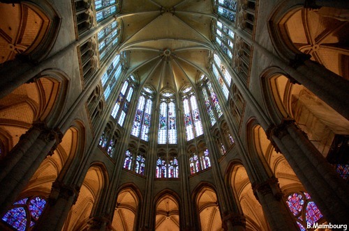 Quelle cathédrale, se trouvant dans l'Oise, a le plus haut cœur gothique du monde ?