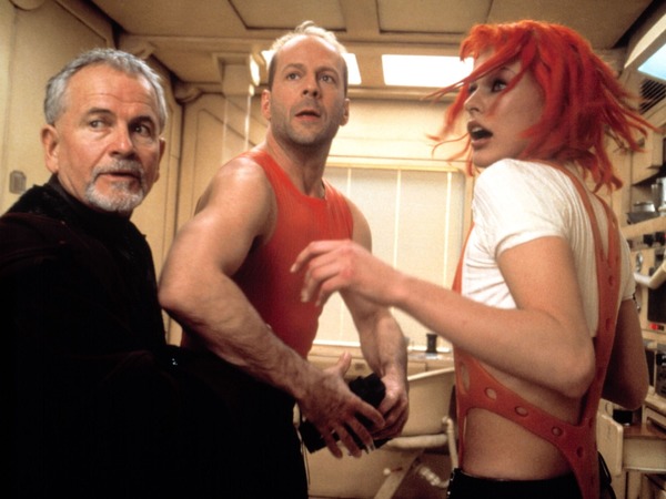 Qui a réalisé le film de science-fiction "Le Cinquième Élément" sorti en 1997 ?