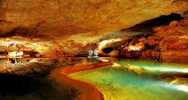 La grotte de Lascaux a été découverte en :