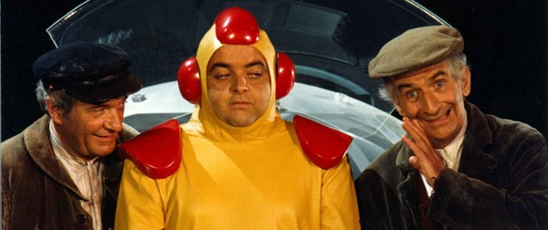 Dans "La soupe aux choux", comment le Bombé et le Glaude ont-ils involontairement appelé un extra-terrestre ?