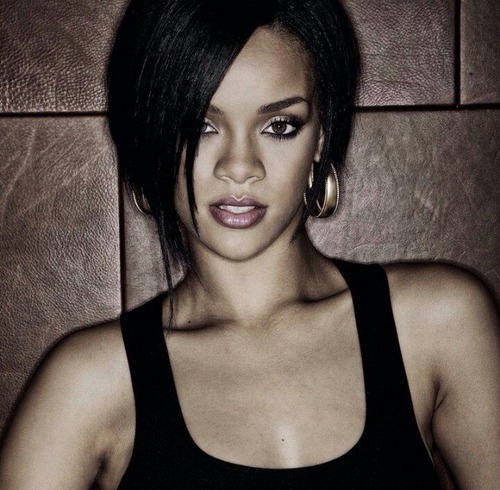 En quelle année Rihanna a-t-elle commencé sa carrière ?
