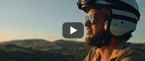 À quel clip de Claudio Capéo cette image appartient-elle ?