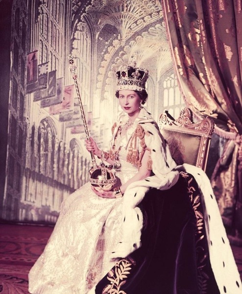 La reine Élisabeth II est sur le trône d’Angleterre depuis :