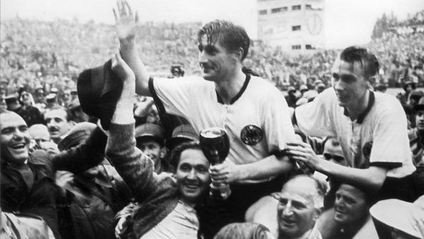 Il est le capitaine allemand des Champions du Monde 54, c'est ?