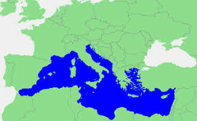 Mer intercontinentale presque entièrement fermée, bordée par les côtes d'Europe du Sud, d’Afrique du Nord et d’Asie de l'Ouest