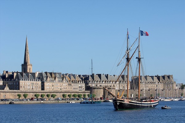 Pourquoi Saint-Malo a t-elle été surnommée « la cité corsaire » ??