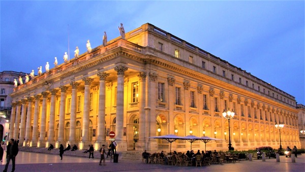 Le Grand-Théâtre fut-il édifié par Victor Louis sous Louis XVI ?