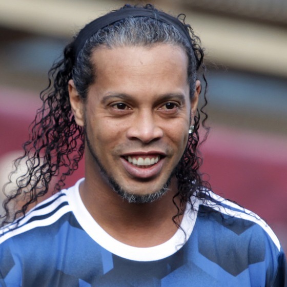 Vrai ou faux ? Ronaldinho, estimé comme l’un des meilleurs joueurs du début du siècle, est arrivé au PSG contre la modique somme de 5,35 millions d’euros.