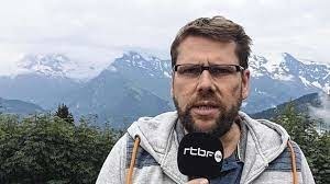 Il couvre le Tour de France justement pour la télé belge RTBF ?