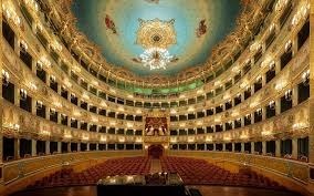 Où se trouve l'opéra de La Fenice ?