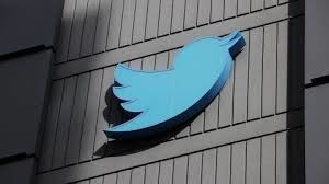 En 2022, qui a racheté le réseau social Twitter pour 44 milliards de dollars ?
