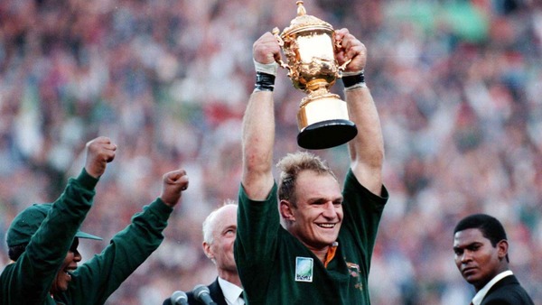 Champion du Monde en 1995, il est sud-africain, il a pour nom Pienaar, et pour prénom.....