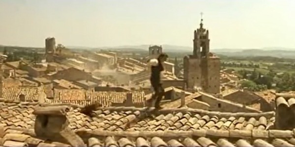 Le hussard de Jean Giono se promène sur les toits de Manosque pour éviter :