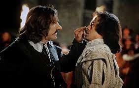 Avant de se lancer dans la célèbre tirade dite du nez, Cyrano précise “qu'un grand nez est proprement l'indice / D'un homme …