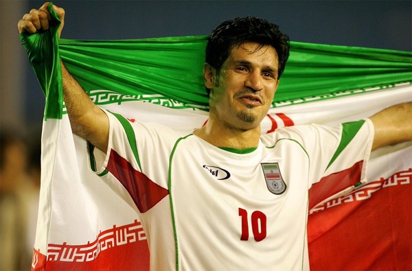 Il est avec 109 buts en sélection le meilleur buteur de l'histoire du football en équipe nationale, qui est cet avant iranien des années 90 ?